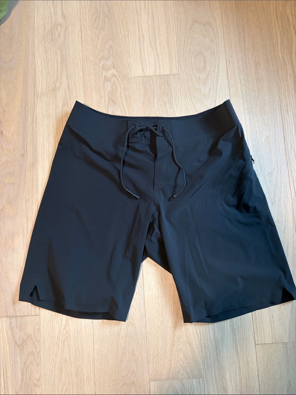 lululemon athletica Black Men's Swim Board Shorts sz 36